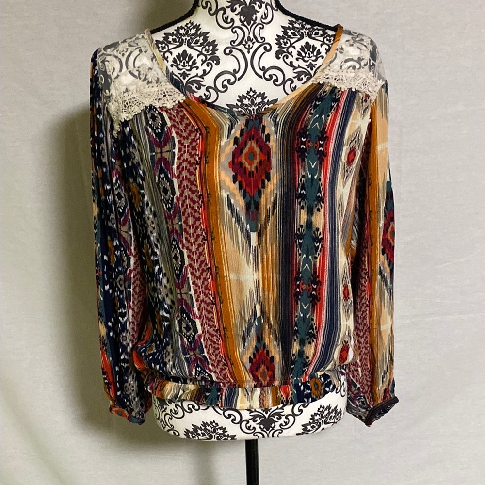 Gimmicks by BKE Black and Cream Graphic Long Sleeve Blouse with Cutout Tie Back